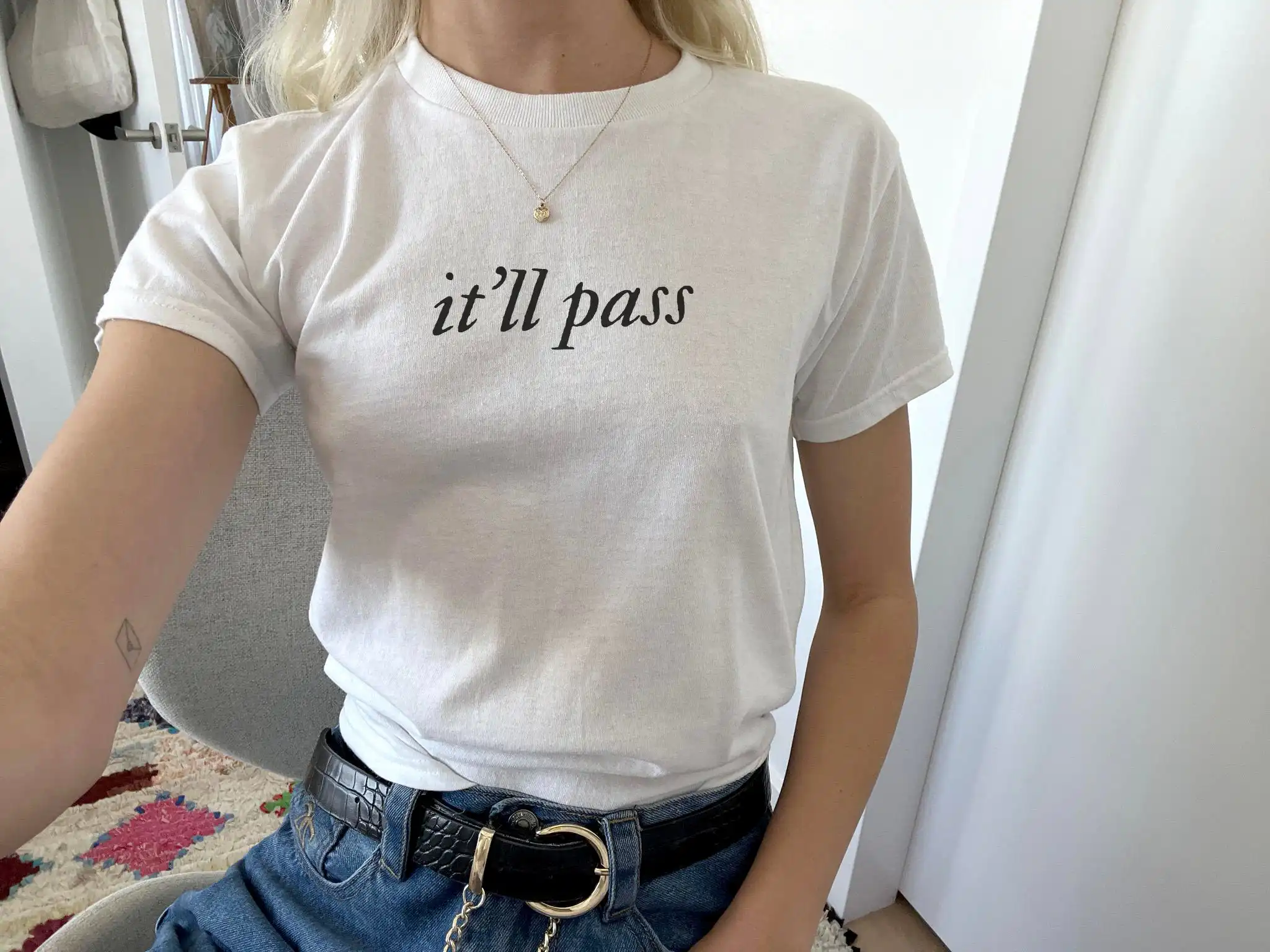 It'll Pass Vintage 90s Baby Tee – Lightweight Unisex T-Shirt It'll Pass Vintage 90s Baby Tee – Lightweight Unisex T-Shirt