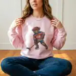USA Teddy Bear Sweatshirt – Cozy Winter Hockey Crewneck